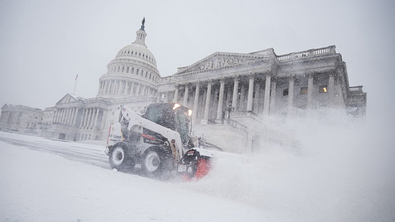 हिवाळी वादळ फर्नने प्रचंड थंडी आणल्यामुळे नैसर्गिक वायूच्या किमती $6 वर पोहोचल्या