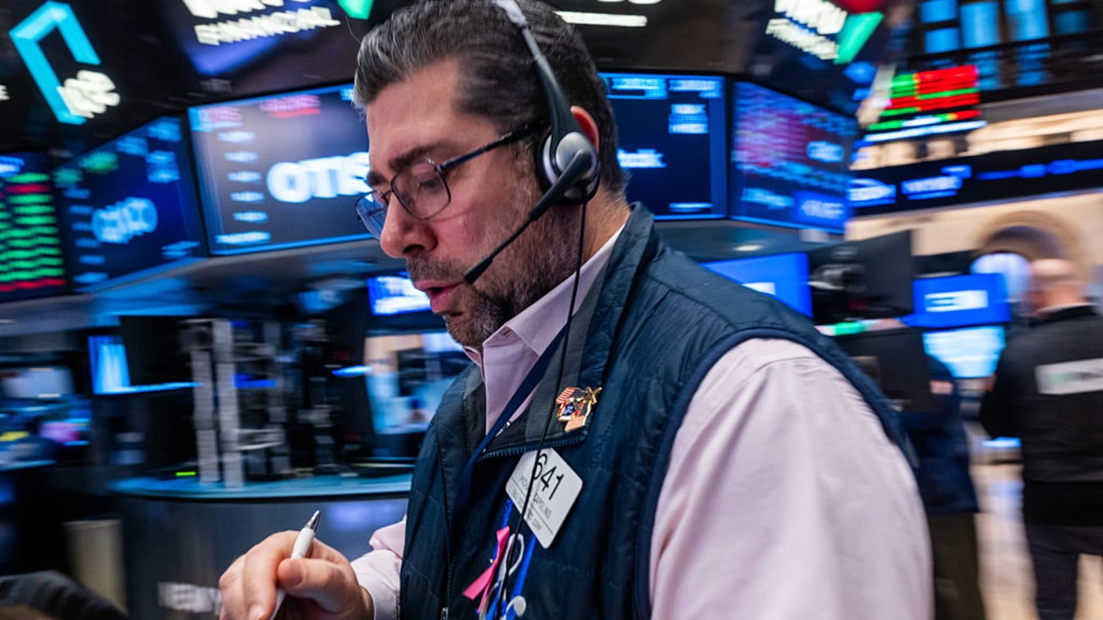 गुंतवणूकदार ट्रम्पच्या नवीन दरांचे वजन करतात