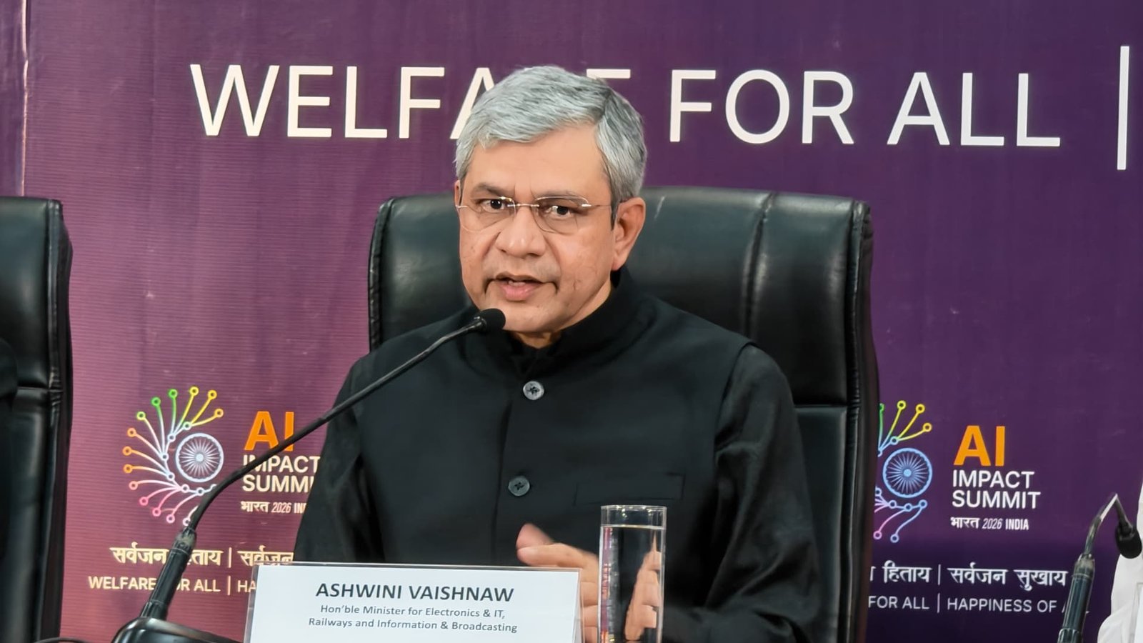 भारत सोशल मीडिया बंदीवर वय-आधारित निर्बंधांवर चर्चा करतो: मंत्री