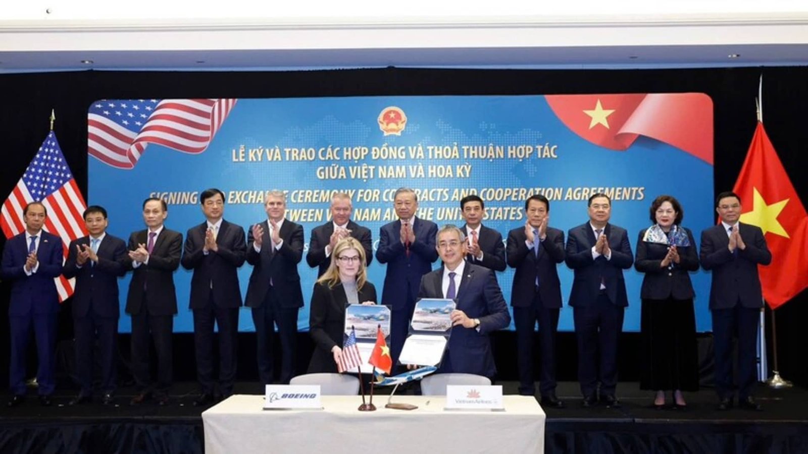 व्हिएतनाम एअरलाइन्सने सुमारे 100 बोईंग जेटसाठी करार केले आहेत