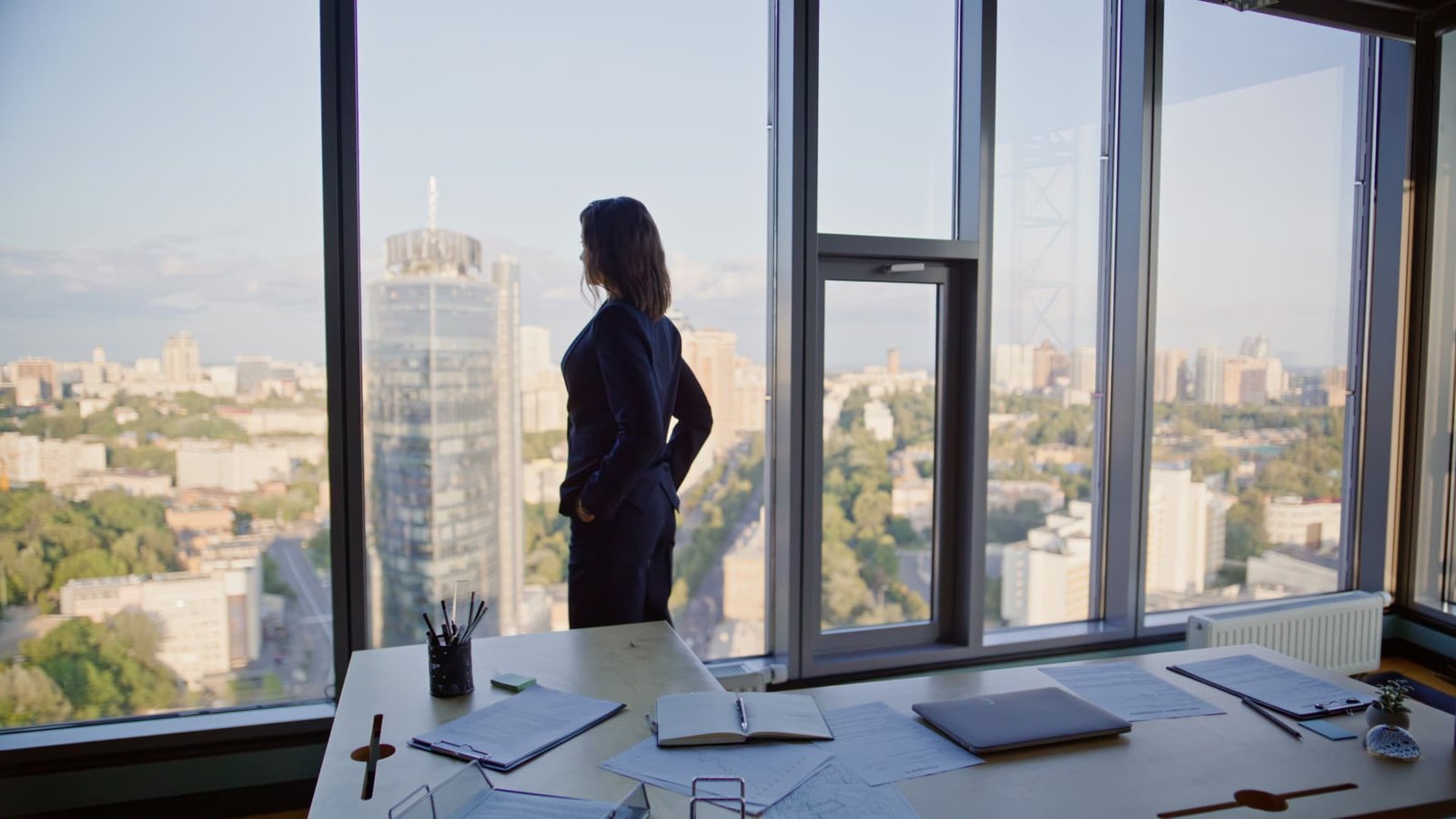 स्त्रिया प्रतिकूलतेवर मात करून यशाच्या सर्वोच्च शिखरावर पोहोचतात