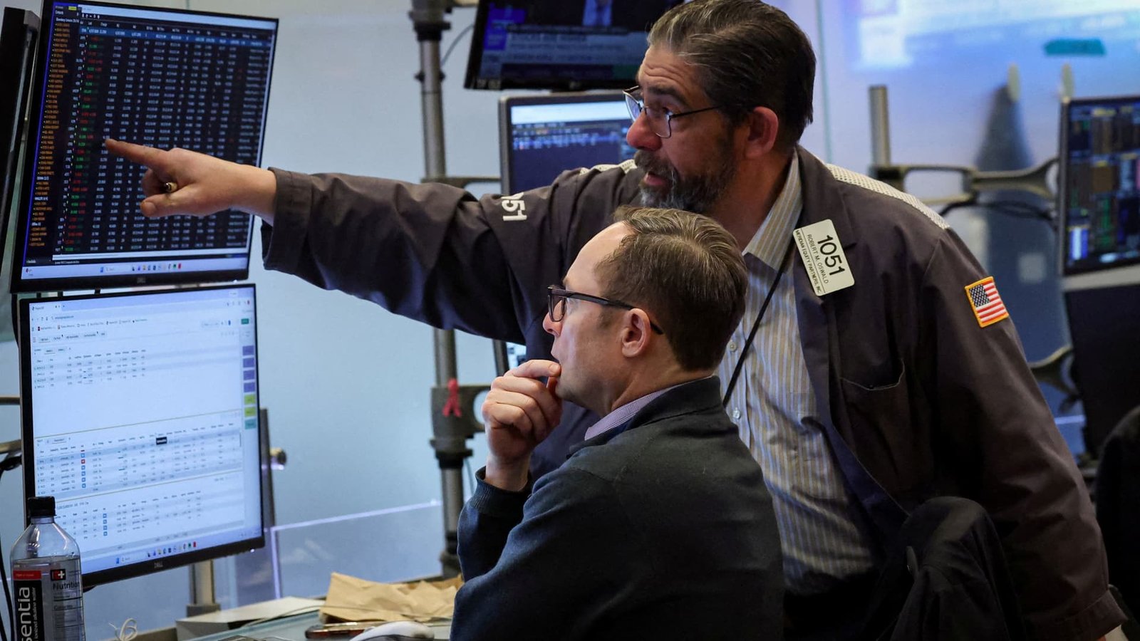 यूबीएस यूएस स्टॉक मार्केट डाउनग्रेड करते संबंधित गुंतवणूक बँका येथे आहेत