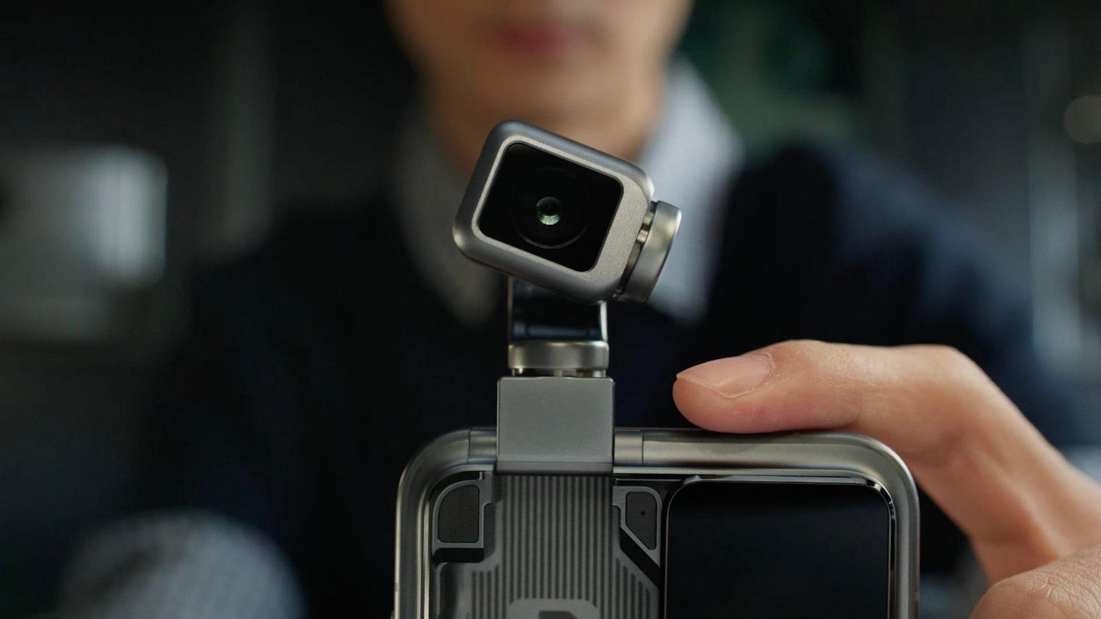 Honor ने रोबोटिक कॅमेरा असलेला फोन लॉन्च केला, ह्युमनॉइड रोबोटला छेडले