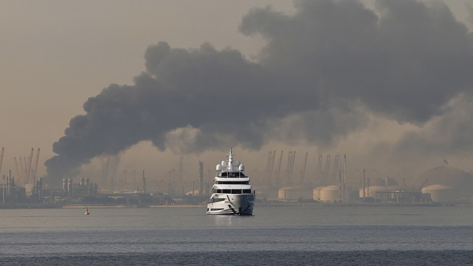 श्रीमंतांचे आश्रयस्थान म्हणून दुबई आपली प्रतिष्ठा वाचवण्यासाठी झुंजते