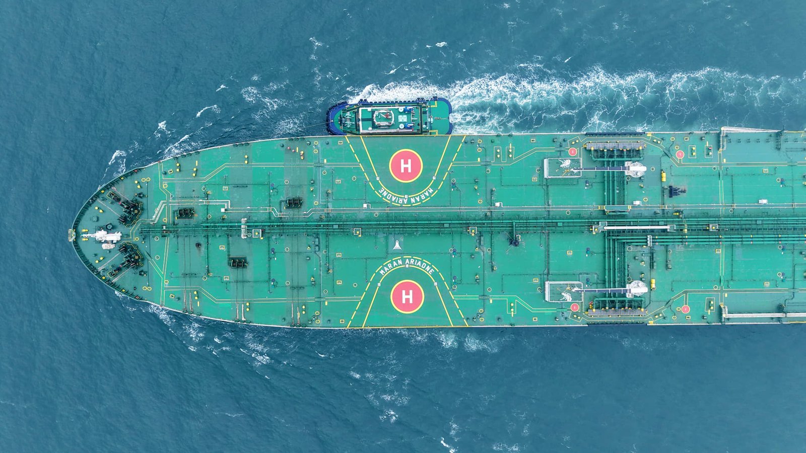 विमा कंपन्यांनी युद्ध जोखीम संरक्षण कमी केल्यामुळे तेल सुपरटँकरचे दर वाढतात