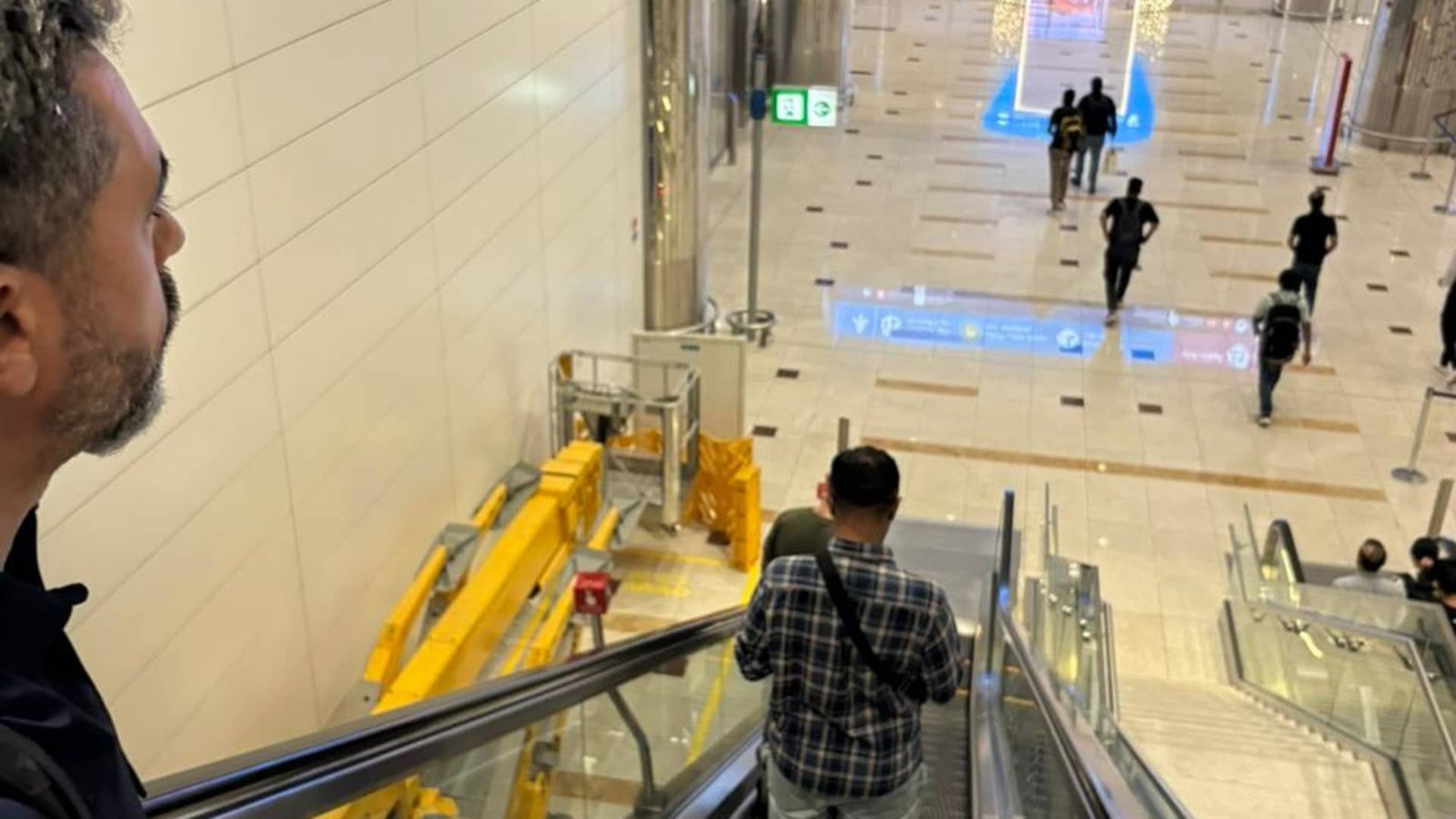 दुबईला जाणारे माझे एमिरेट्सचे विमान इराणच्या क्षेपणास्त्रांमुळे दोनदा वळवण्यात आले