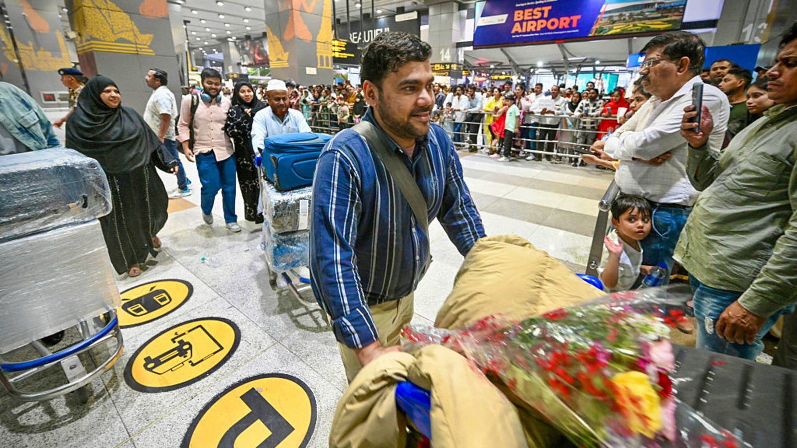 ऊर्जा, विमान कंपन्या आणि आता मध्यपूर्वेतील संघर्ष अधिक गडद झाल्यामुळे भारतात ५० अब्ज डॉलरहून अधिक पैसे पाठवण्याचा धोका आहे.