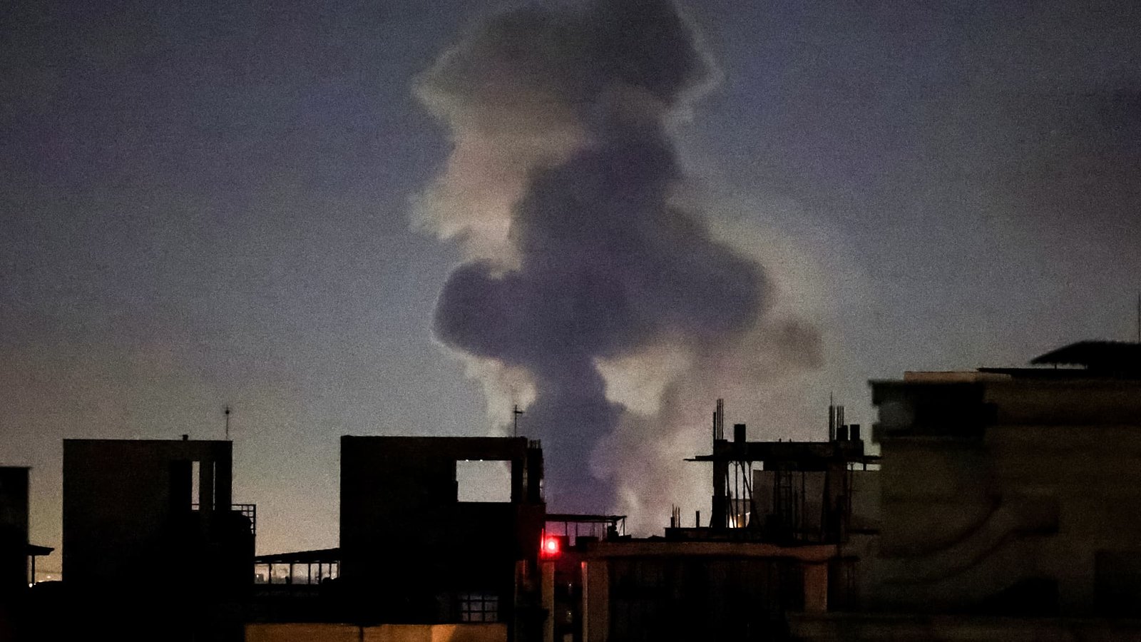 चीनने अनेक दशकांतील सर्वात कमी विकासाकडे लक्ष दिले आहे