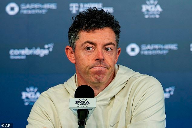 Rory McIlroy LIV गोल्फ प्रतिस्पर्ध्यांना टोमणा मारतो कारण त्याला दोन महिन्यांपूर्वी टूर कोसळल्याबद्दल माहित होते: ‘त्यांच्या पायाखालून गालिचा काढला’