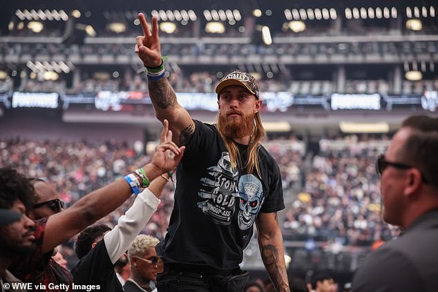 NFL स्टारने पहाटे 4 च्या भीतीनंतर पत्नीला स्पायडरपासून वाचवण्याची वीर कथा प्रकट केली