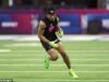 संघाचे रोस्टर बनवण्याचा आटोकाट प्रयत्न करत असताना आशादायक NFL धोखेबाजाला हृदयद्रावक दुखापत झाली.