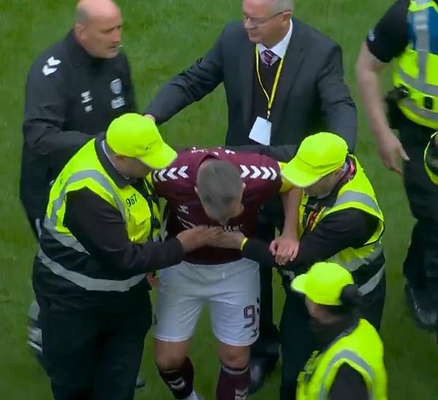 108659903-15824061-Stewards_guide_Lawrence_Shankland_off_the_pitch_at_Celtic_Park_a-a-1_1778958604523.jpg
