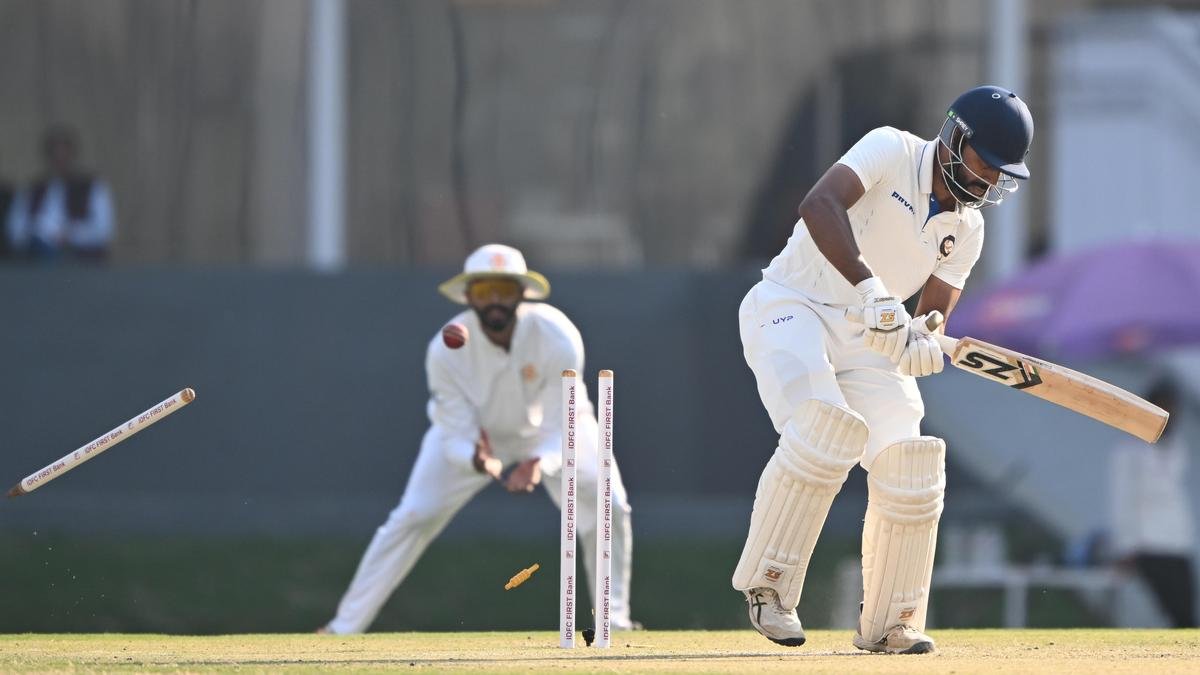 रणजी करंडक, तिसरा दिवस: उत्तराखंड, पाचने पिछाडीवर आणि कर्नाटक ५८७ धावांनी पिछाडीवर, झोपायच्या आधी मैल बाकी आहेत.