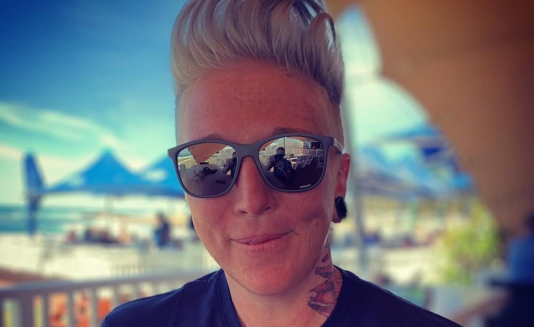 शेफ आणि टीव्ही प्रेझेंटर मिनी स्टीव्हन्सचा हेलिकॉप्टर अपघातात मृत्यू झाला