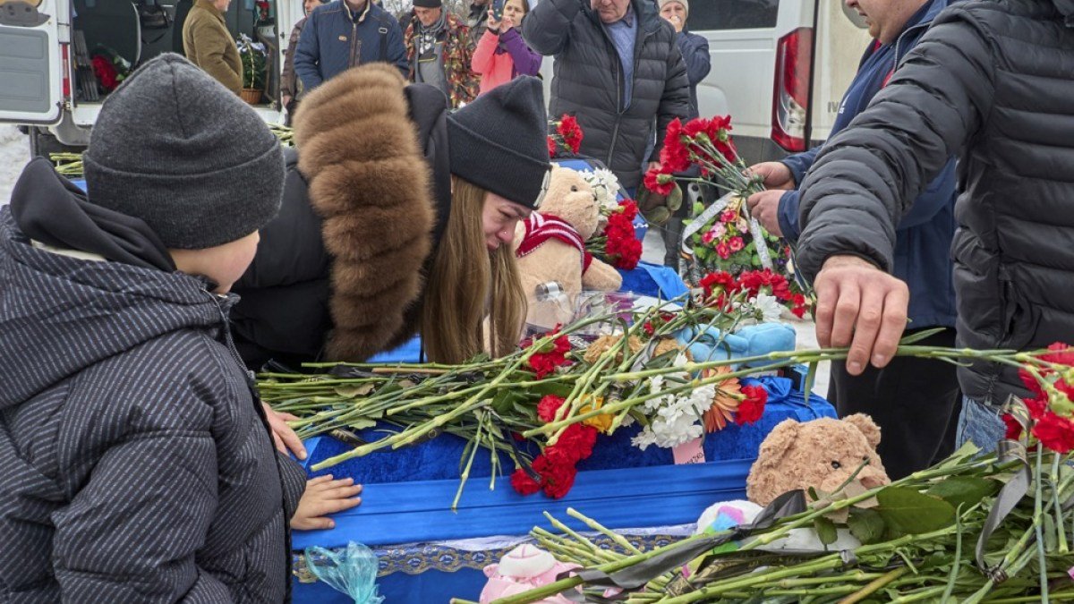 जिनेव्हा येथे अमेरिकेच्या मध्यस्थीतील रशिया-युक्रेन चर्चा घातक ड्रोन हल्ल्यांमुळे ढगाळ झाली रशिया-युक्रेन युद्धाच्या बातम्या