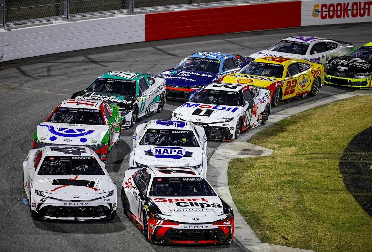 उत्तर कॅरोलिना हिमवादळामुळे NASCAR ची प्रीसीझन टक्कर प्रदर्शन शर्यत बुधवारी ढकलली गेली