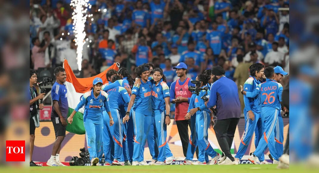 “माझे तुझ्यावर प्रेम आहे मुली”: विराट कोहली आणि अनुष्का शर्मा महिला विश्वचषक विजेत्या भारताला भावनिक संदेशासह | क्रिकेट बातम्या