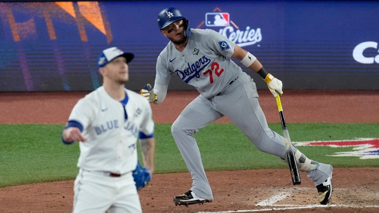 ‘येथे प्रत्येकाला वर्ल्ड सीरीज रिंगची किंमत द्या’: हॉफमन आणि ब्लू जेस गेम 7 गमावल्यानंतर उद्ध्वस्त झाले