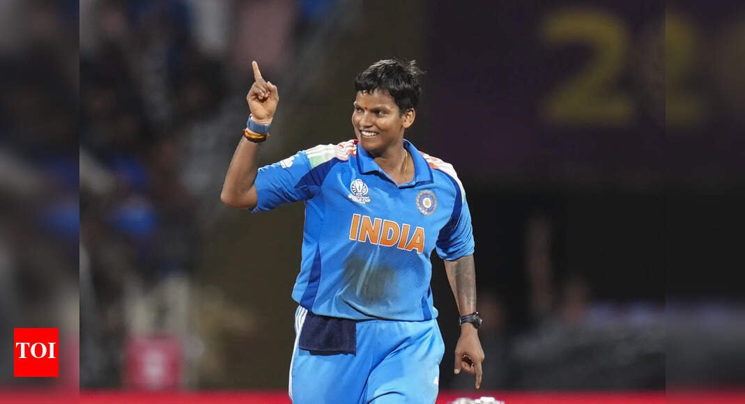 कर्तव्यापासून गौरवाकडे! भारताच्या विश्वचषक विजयानंतर यूपी पोलिसांनी डीएसपी दीप्ती शर्मा यांना श्रद्धांजली वाहिली | क्रिकेट बातम्या