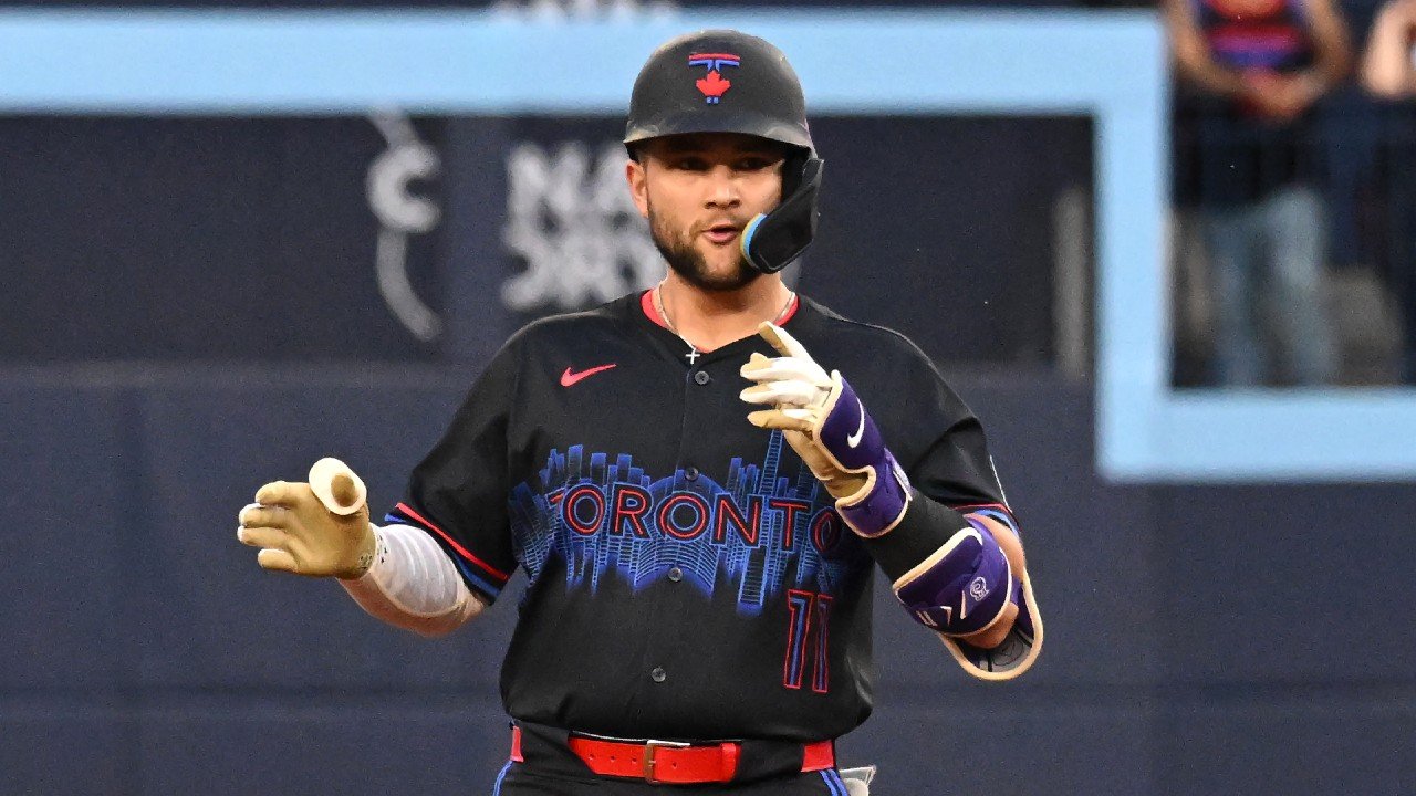 1763093155_Toronto-Blue-Jays-Bo-Bichette.jpg