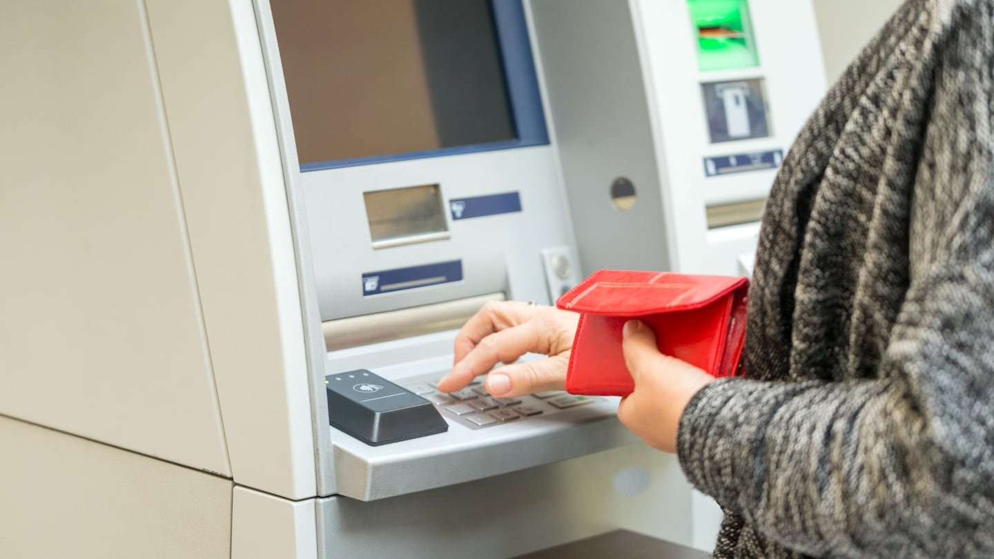 त्यांनी आधीच बोनस देणे सुरू केले आहे आणि तुम्हाला हे माहित असले पाहिजे: गणना, अंतिम मुदत आणि कामगार अधिकार