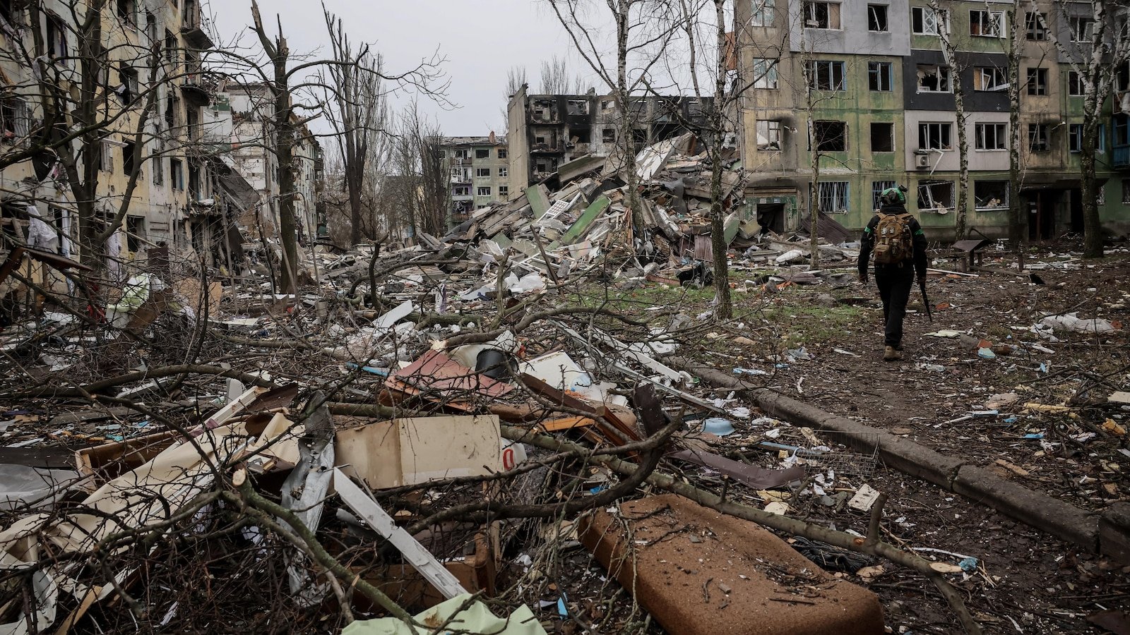 युक्रेनने रशियामधील तेल टर्मिनल, विमाने आणि जहाजांवर हल्ला केला