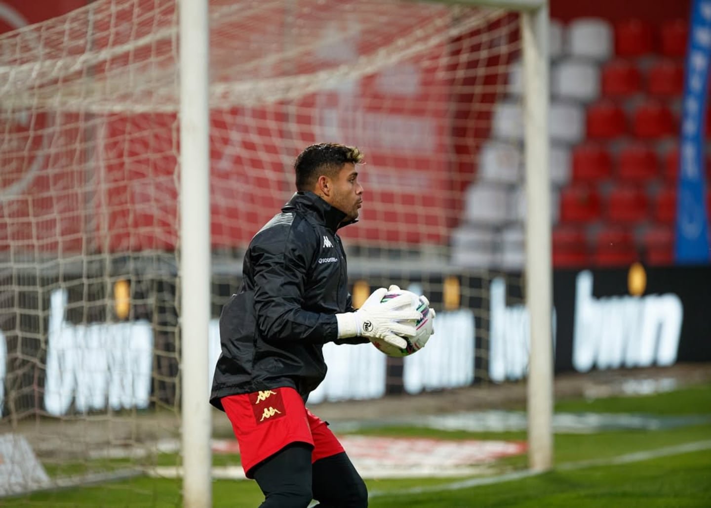 येथे केविन चामोरोचे शेवटच्या सेमिस्टरचे नंबर आणि इतर गोलकीज आहेत जे सप्रिसापर्यंत पोहोचू शकतात