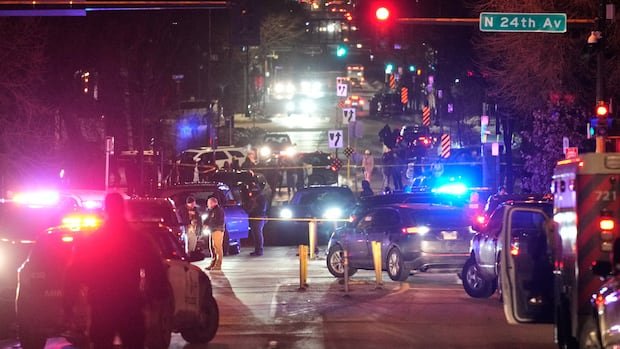 मिनियापोलिसच्या अटकेदरम्यान फेडरल ऑफिसरने माणसाच्या पायात गोळी झाडली, अधिकारी म्हणतात