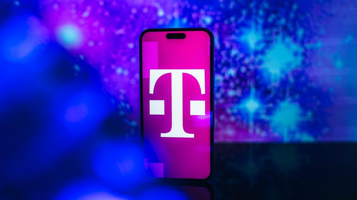 T-Mobile ची नवीन अमर्यादित फोन योजना कुटुंबांसाठी डिझाइन केली आहे, परंतु तपशील तपासा