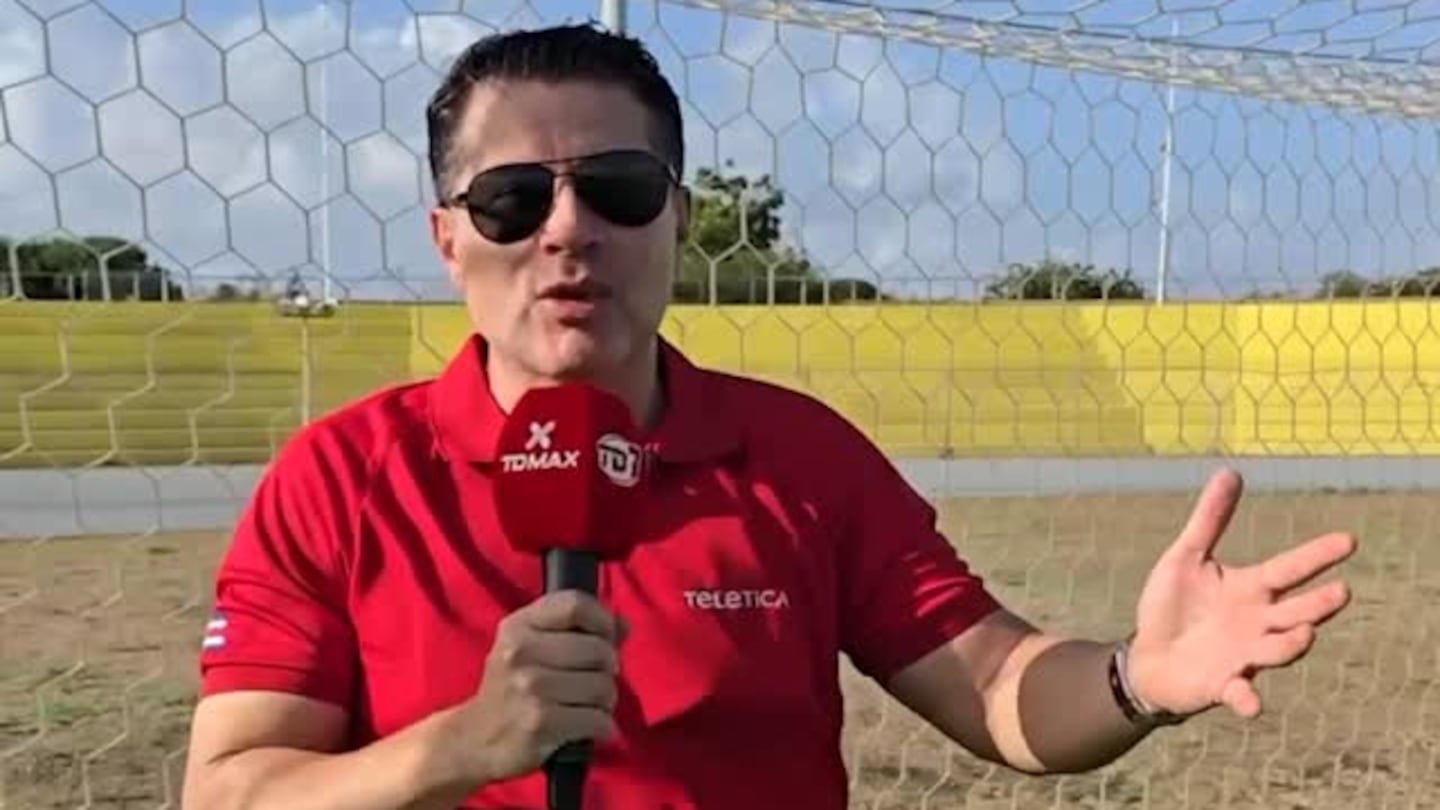 गुस्तावो लोपेझला त्याच्या वाढदिवसानिमित्त एका सहकाऱ्याने चुंबन दिले तेव्हा त्याचा अपघात झाला