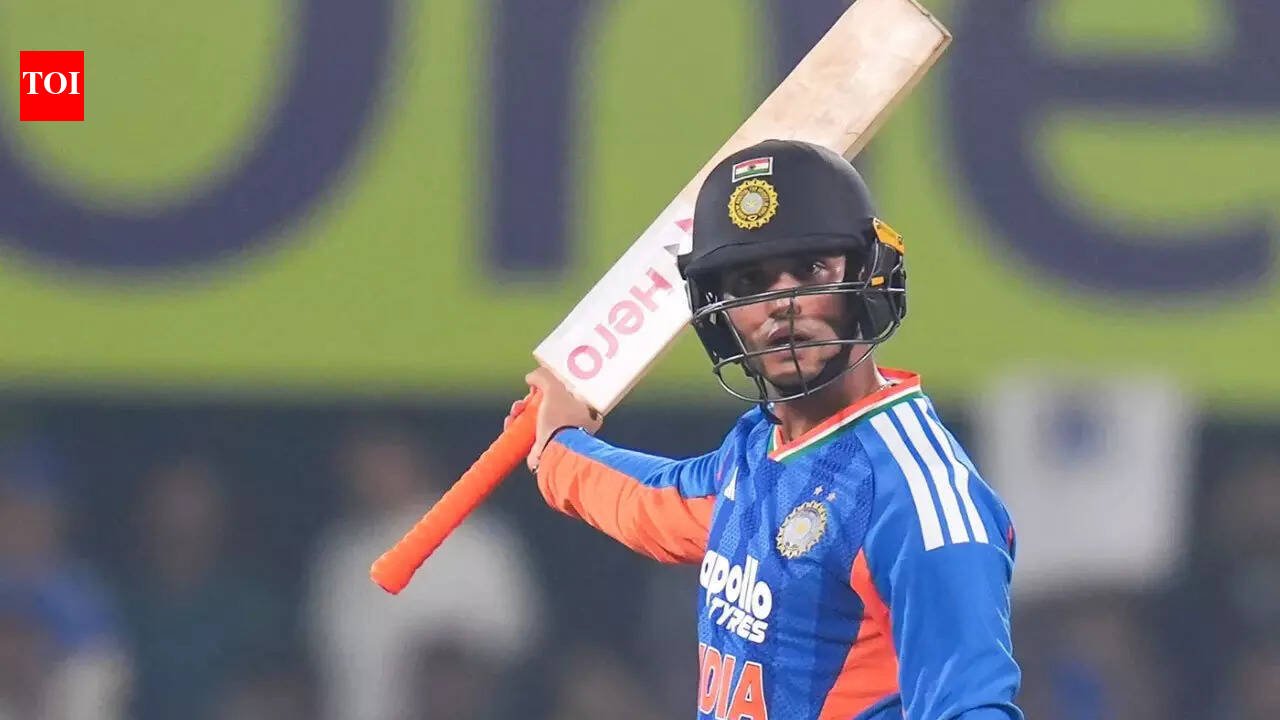 हाताळण्यासाठी खूप गरम? जोरदार फटका मारल्यानंतर न्यूझीलंडच्या खेळाडूंनी अभिषेक शर्माच्या बॅटची तपासणी केली – पहा | क्रिकेट बातम्या