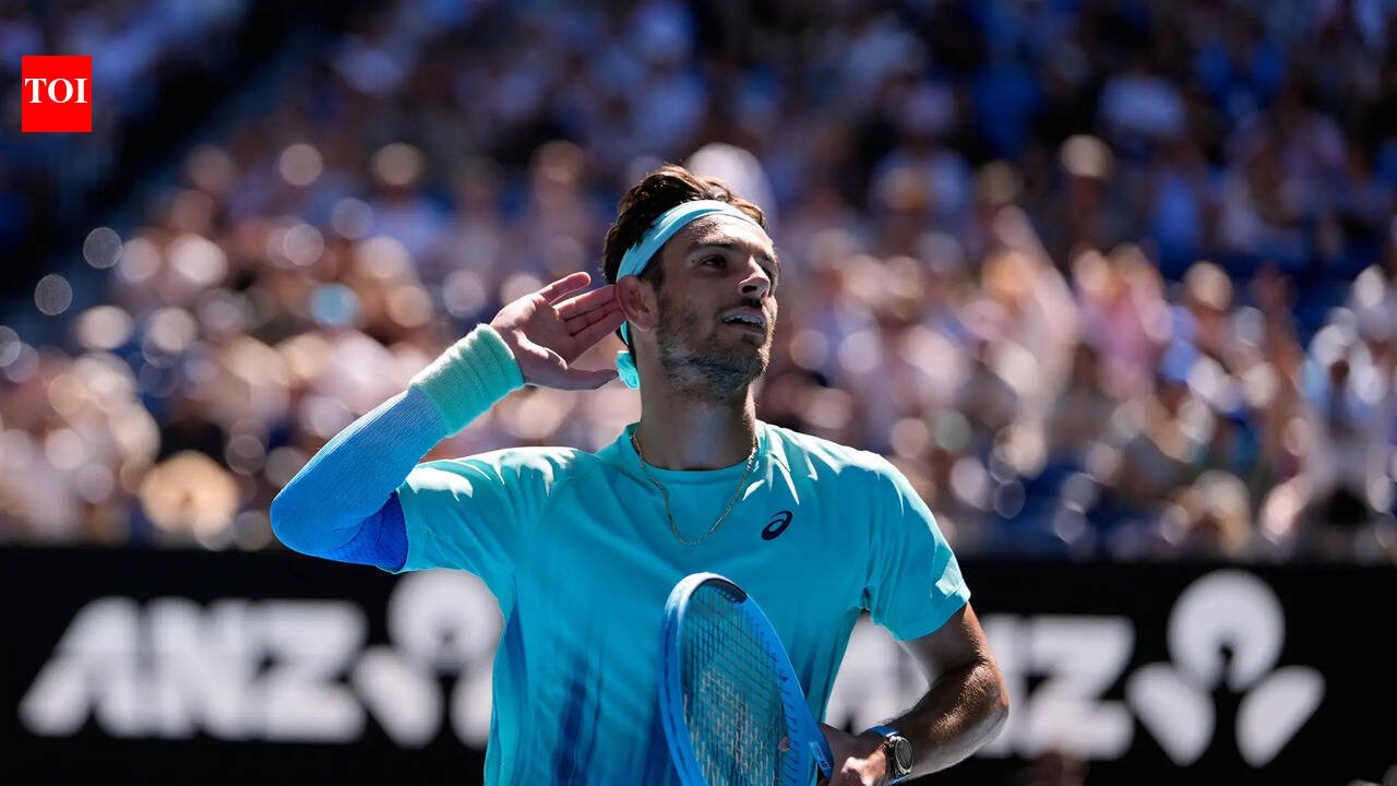 मेलबर्नमध्ये एक हाताने जादू: लोरेन्झो मुसेट्टी सिनकाराझच्या प्रतिस्पर्ध्याविरुद्ध वादात उतरला | टेनिस बातम्या