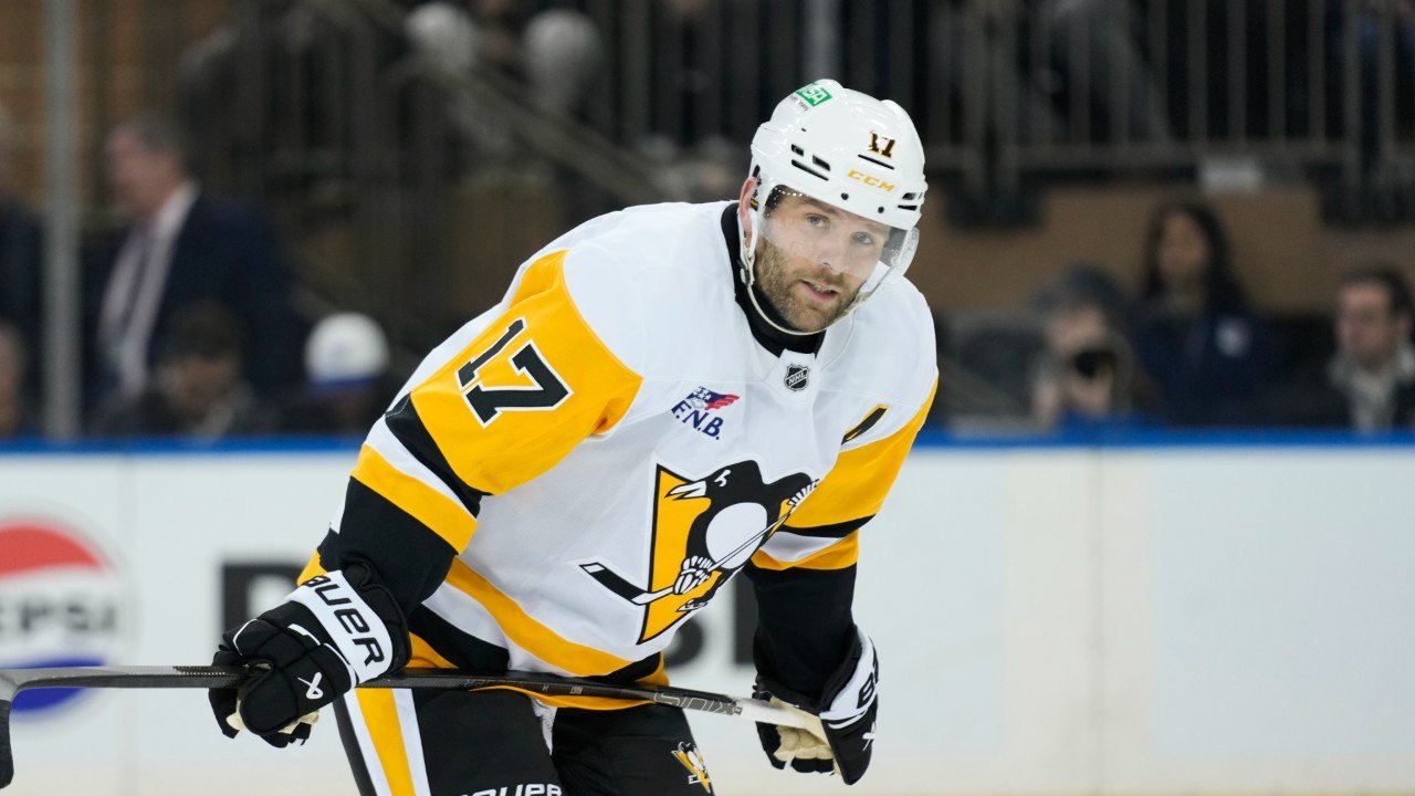 पेंग्विनचा ब्रायन रस्ट कॅनक्सच्या ब्रॉक बोएझरवर त्याच्या यशाबद्दल ऐकेल