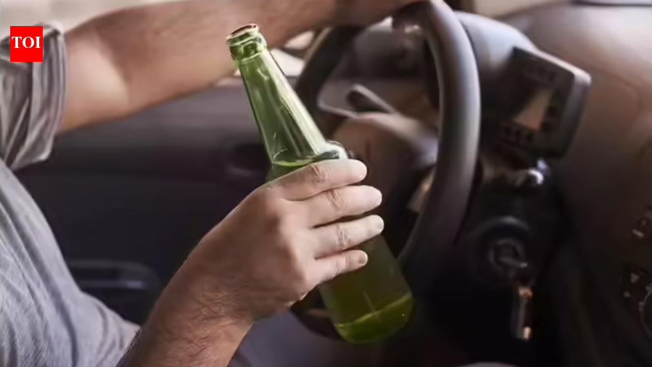 ‘ड्रंक ड्रायव्हिंग’: माजी भारतीय क्रिकेटर पार्क केलेल्या कारला धडकला | क्रिकेट बातम्या