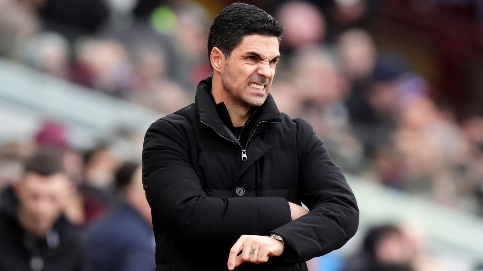 मॅन Utd च्या पराभवाच्या फुटबॉल बातम्यांच्या पार्श्वभूमीवर आर्सेनल बॉस मिकेल आर्टेटा खेळाडूंसोबत ‘छान’ भेटीमुळे प्रोत्साहित झाले