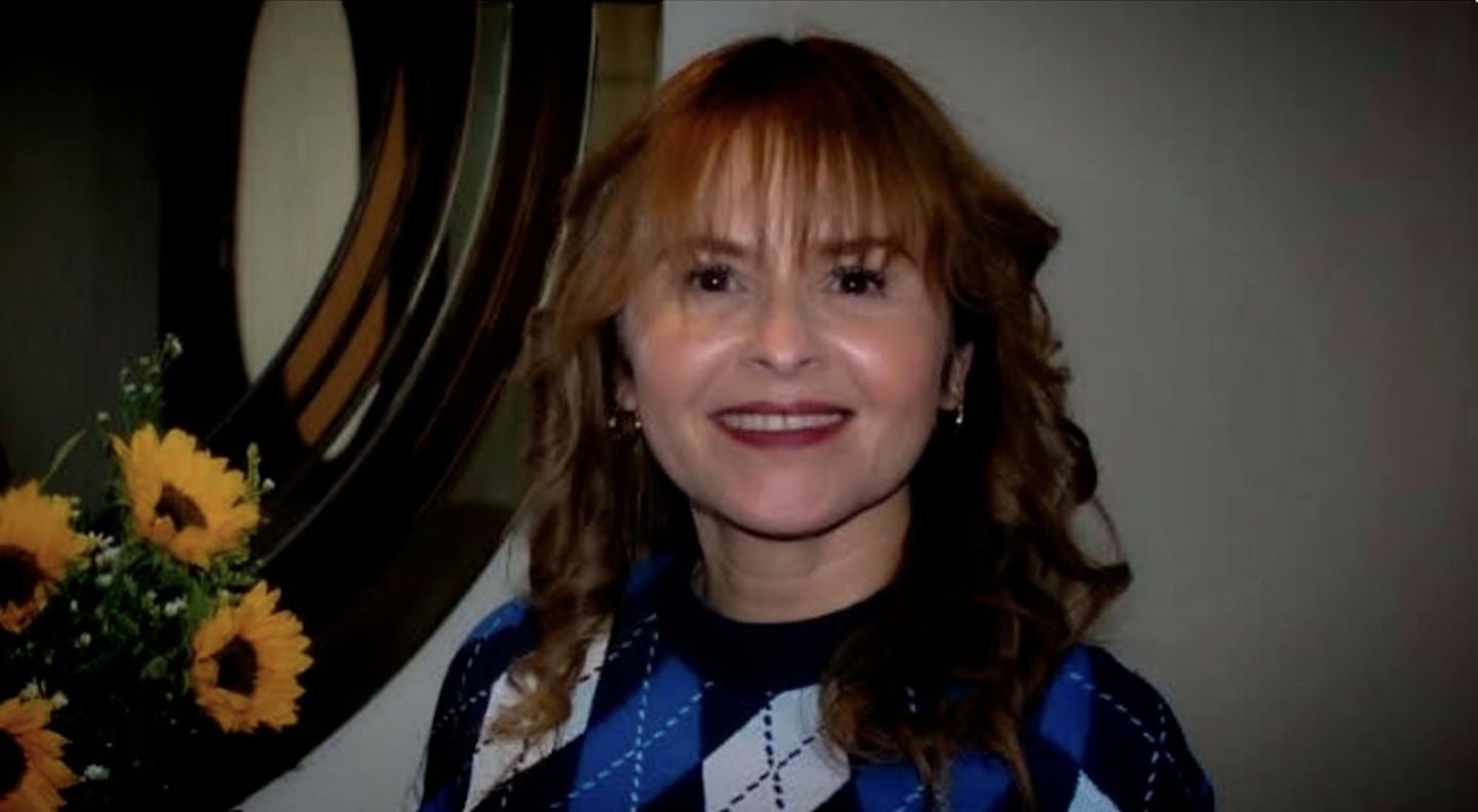 लिगिया फेरॉनची मुलगी वादानंतर लॉरा फर्नांडिसवर हल्ला करते आणि दावा करते