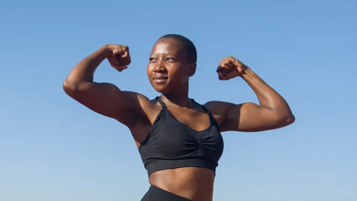 स्नायू तयार करण्यासाठी आणि 2026 साठी तुमची फिटनेस उद्दिष्टे साध्य करण्यासाठी तुम्ही खाऊ शकणारे 8 सर्वोत्तम पदार्थ