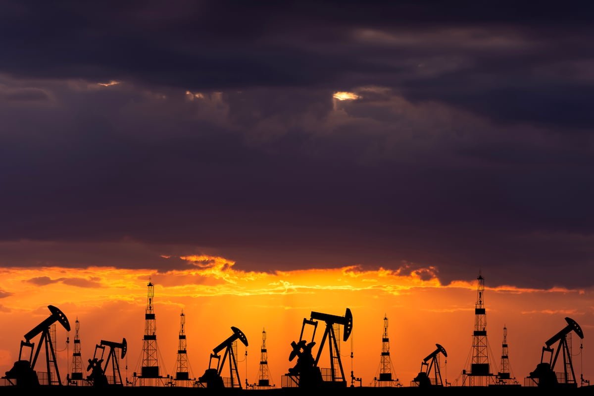 ब्रेंट क्रूडने भू-राजकीय प्रीमियम मिटवला आणि इराणसोबत तणाव बदलल्यानंतर 5% घसरला | आर्थिक बाजार