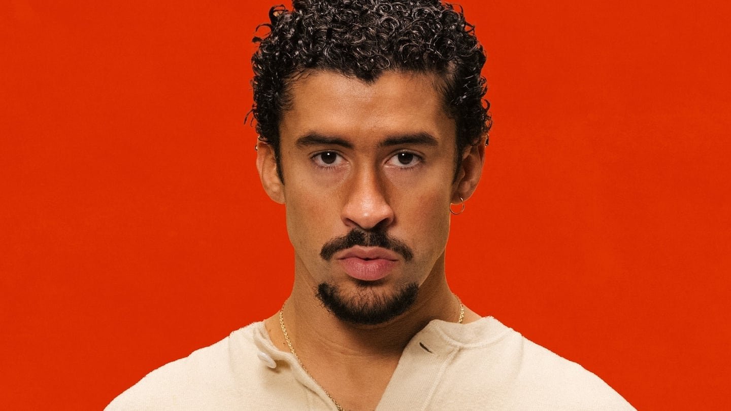 बॅड बनीने ग्रॅमीमध्ये त्याच्या पुनर्मिलन दरम्यान लॅटिनोसाठी आयसीईवर हल्ला केला