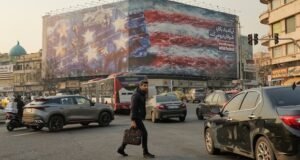 अमेरिकेने विमानवाहू जहाजाला ‘आक्रमकपणे’ लक्ष्य करत असल्याचा दावा केलेला इराणी ड्रोन पाडला.