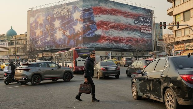 अमेरिकेने विमानवाहू जहाजाला ‘आक्रमकपणे’ लक्ष्य करत असल्याचा दावा केलेला इराणी ड्रोन पाडला.