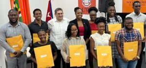 ‘नॉट फेअर’ – Fmr. क्यूबन वैद्यकीय प्रशिक्षण थांबवण्यासाठी संयुक्त राष्ट्रातील डॉमिनिका येथील यूएस राजदूत