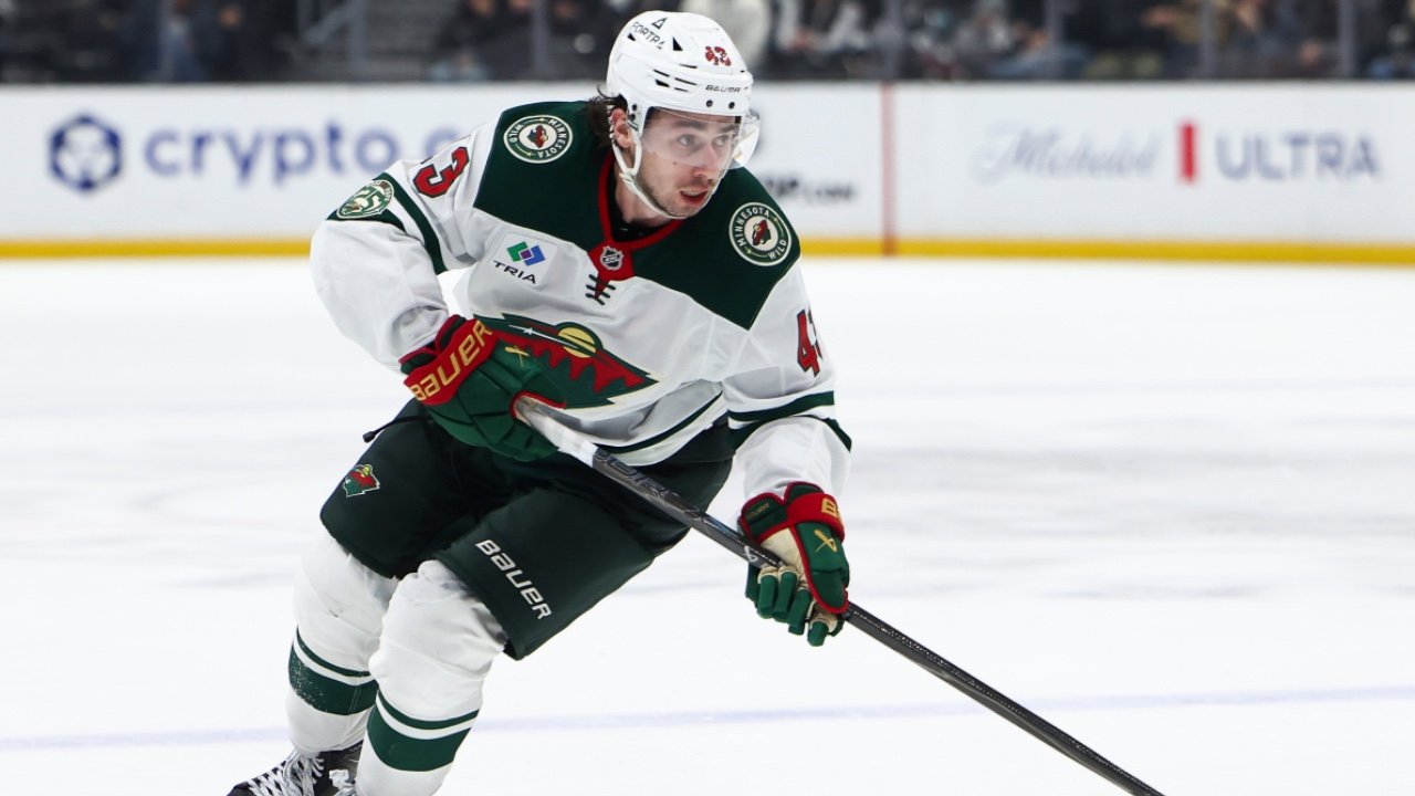 क्विन ह्यूजेसने 10 सरळ गेममध्ये सहाय्यकांसह जंगली विक्रम प्रस्थापित केला