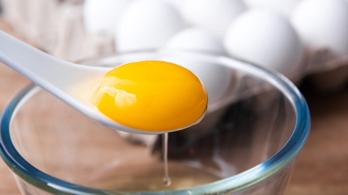 1770632934_spoon-holding-egg-yolk.jpg