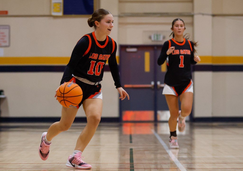 जेना वेबच्या नाट्यमय 3-पॉइंट प्लेने लॉस गॅटोसला लॉस अल्टोस मागे नेले