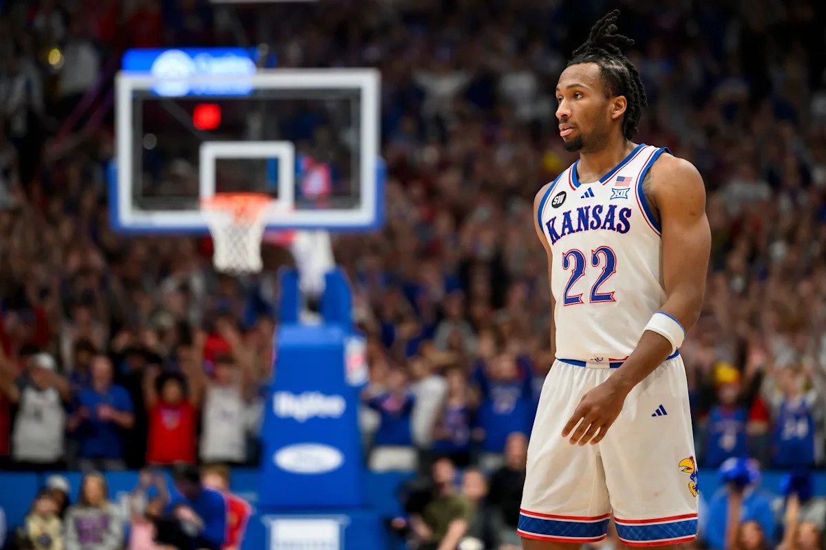 कॅन्ससचे बिल सेल्फ यांनी डॅरिन पीटरसनच्या अनुपस्थितीच्या वैधतेवर प्रश्नचिन्ह उपस्थित करणाऱ्या समीक्षकांचे खंडन केले: ‘कथा बीएस आहे’