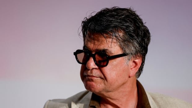 अटकेनंतरही तो इराणला परतणार असल्याचे ऑस्करसाठी नामांकित दिग्दर्शक जफर पनाही यांनी म्हटले आहे