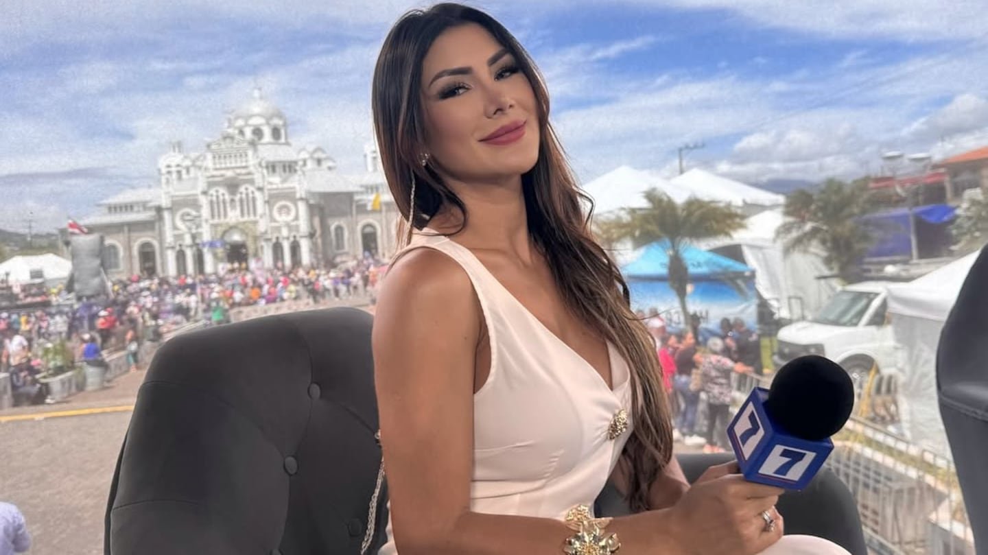 मॉन्सेरात डेल कॅस्टिलो नूतनीकरणानंतर त्याचे “पहिले घर” कसे दिसते हे दर्शविते