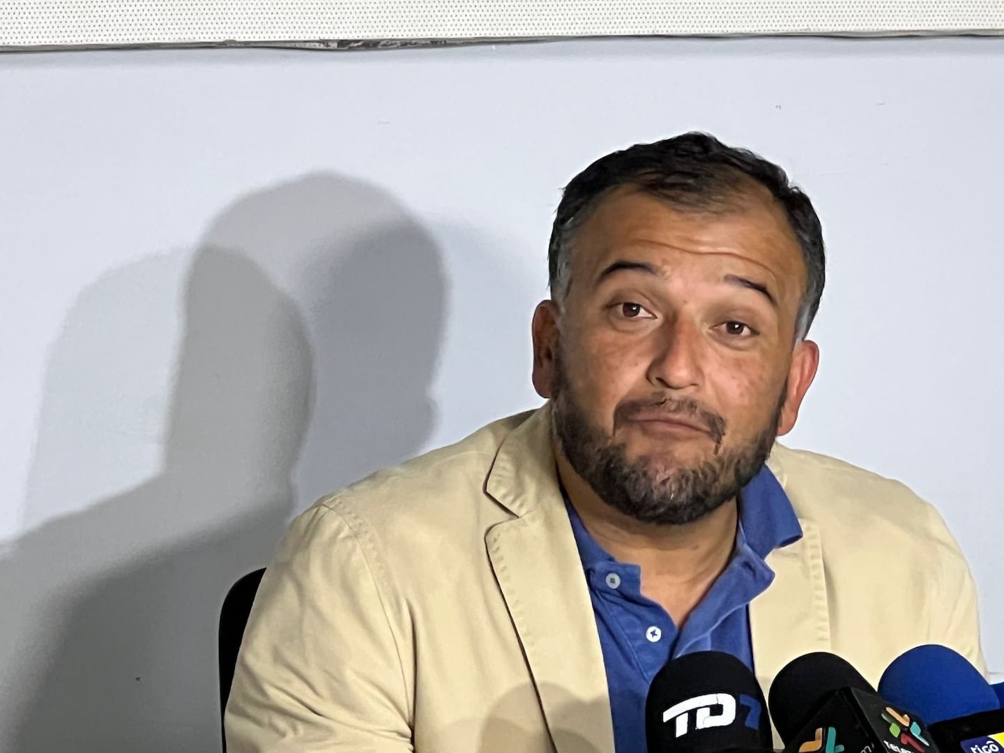 (व्हिडिओ) सप्रिसा स्टेडियमला मॉडेलच्या भेटीची आठवण करून देताना माजी रेफरी पेड्रो नवारो यांनी अशी प्रतिक्रिया दिली.