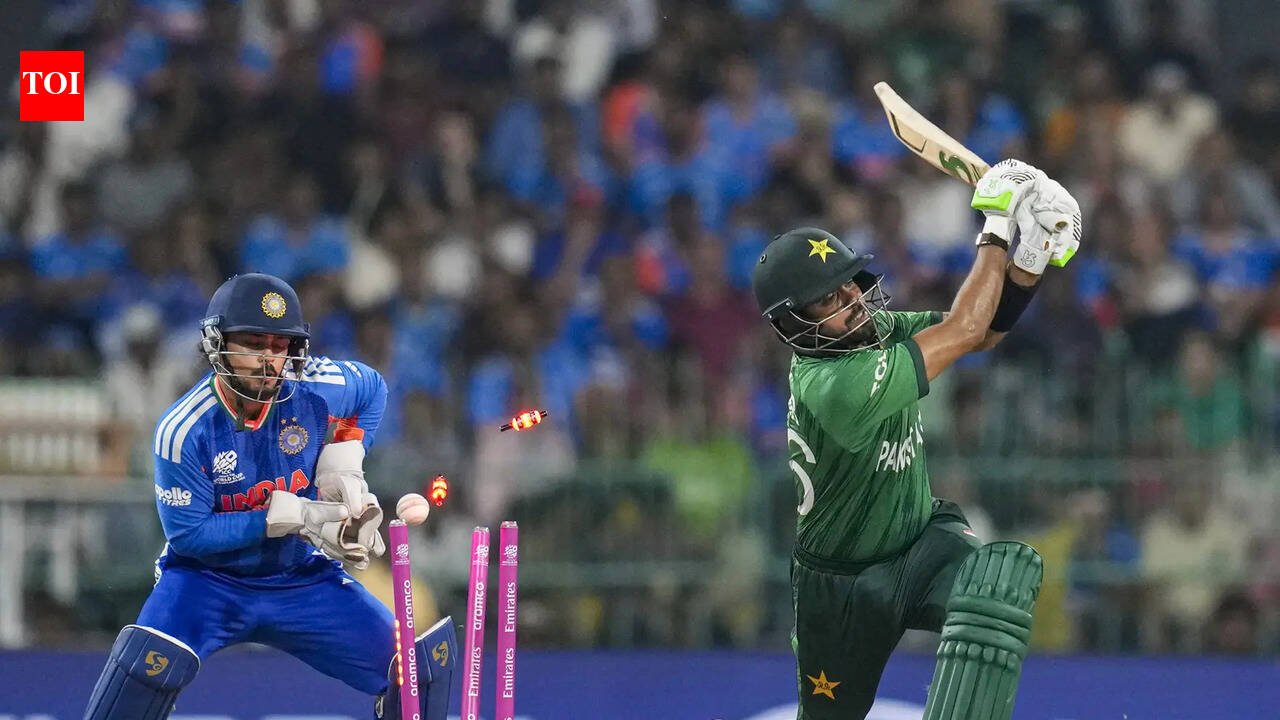 ‘आमच्या इतिहासातील सर्वात काळा काळ’: T20 विश्वचषकात भारताने पाकिस्तानचा अपमान केल्यानंतर मोहम्मद युसूफची टीका | क्रिकेट बातम्या